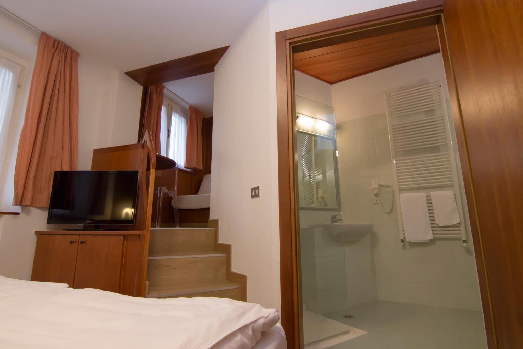 Hotel Miralago Bossico Habitación foto